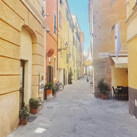 Pensjonat Palazzo Oddo In Palazzo Storico Nel Centro Di