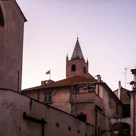 Palazzo Oddo In Palazzo Storico Nel Centro Di 3* Albenga
